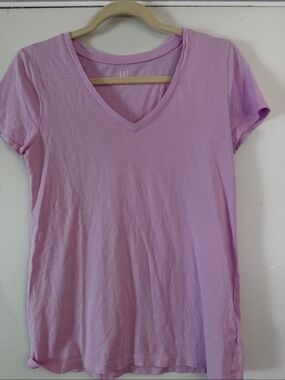 GAP Women's V-Neck Short Sleeve Tee - Lavender